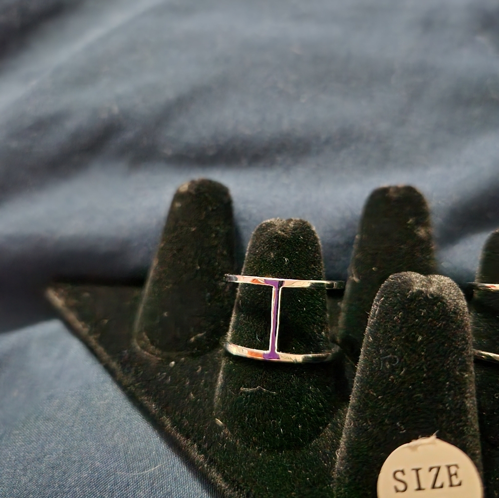 2 Silvertone Rings - Picture 5 of 7